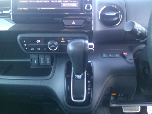 HONDA N BOX CUSTOM 2019 Image 31