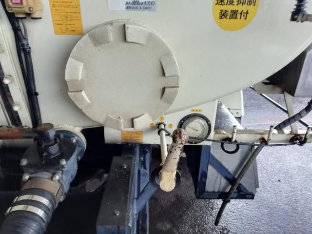 MITSUBISHI FUSOU FIGHTER 2010 Image 31