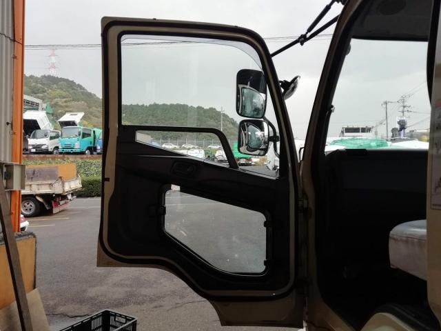 MITSUBISHI FUSOU FIGHTER 2010 Image 31