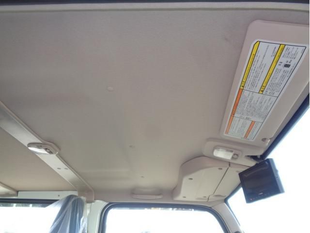 MITSUBISHI CANTER 2025 Image 31