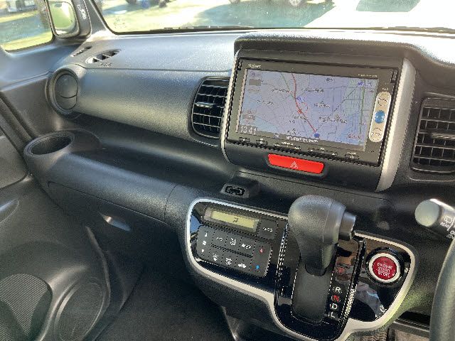 HONDA N BOX 2015 Image 31