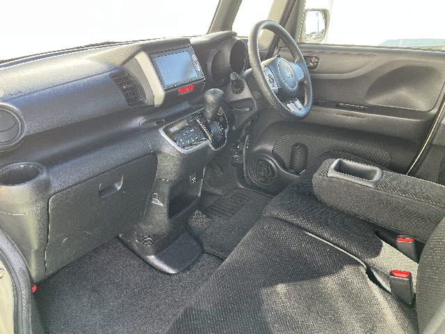 HONDA N BOX 2015 Image 31