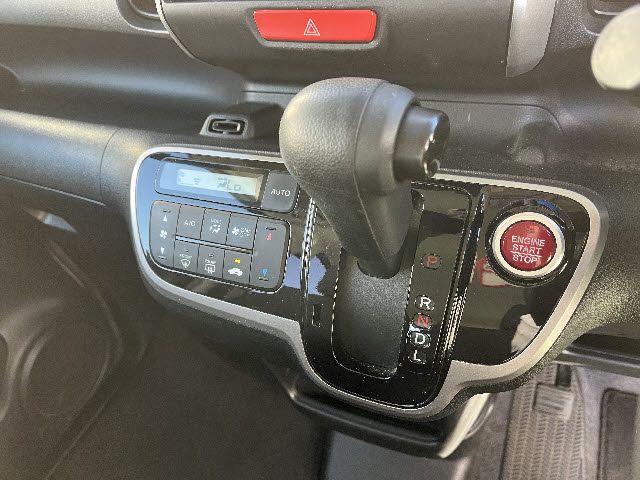 HONDA N BOX 2015 Image 31