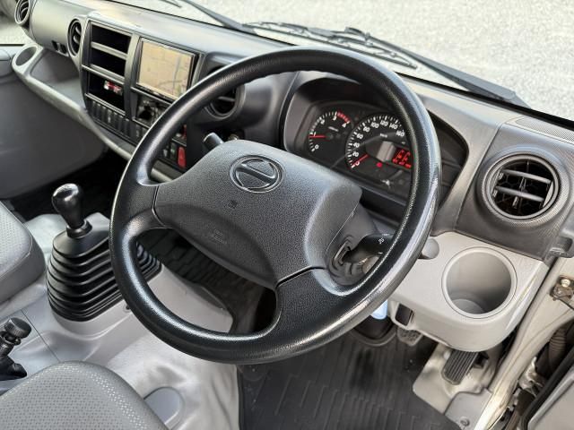 HINO DUTRO 2018 Image 31