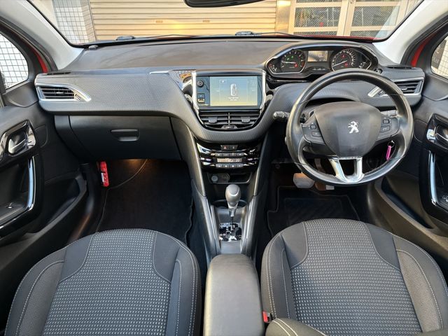 PEUGEOT 208 2016 Image 31