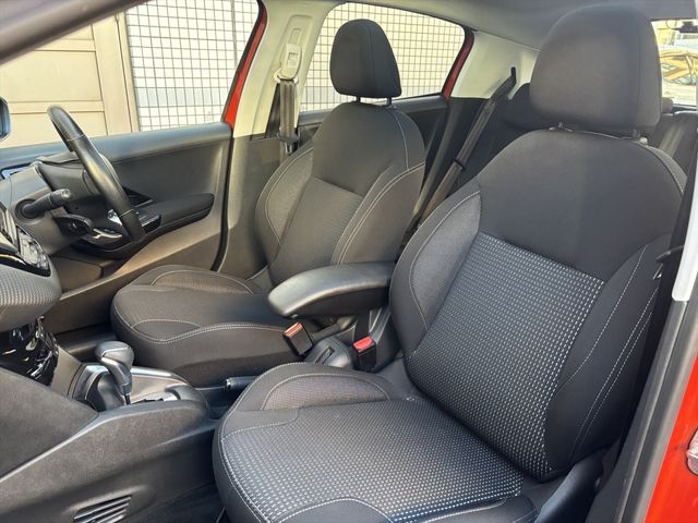 PEUGEOT 208 2016 Image 31