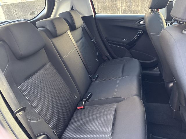 PEUGEOT 208 2016 Image 31