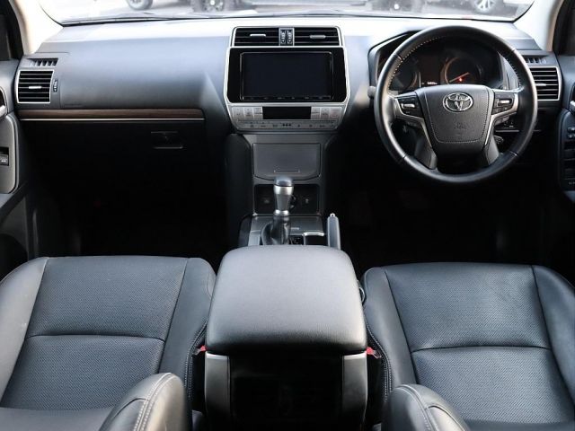 TOYOTA LANDCRUISER PRADO 2019 Image 31