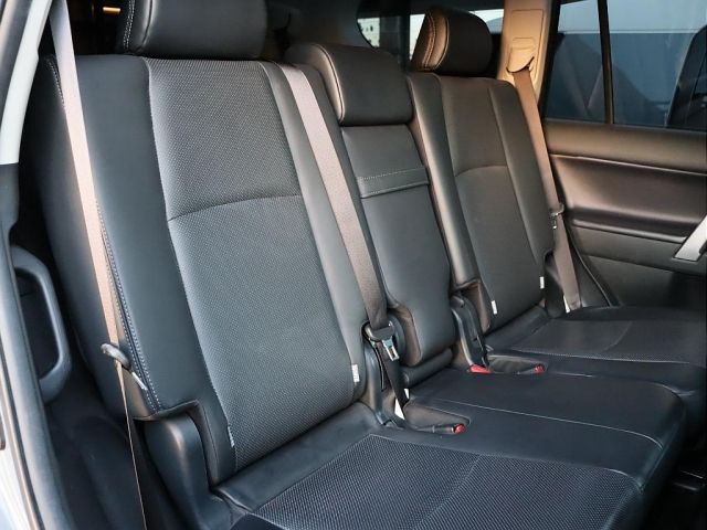 TOYOTA LANDCRUISER PRADO 2019 Image 31