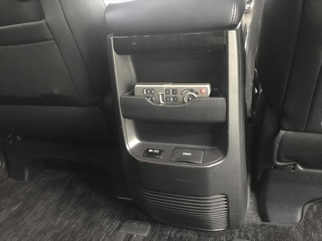 TOYOTA VELLFIRE  HYBRID 4WD 2012 Image 31