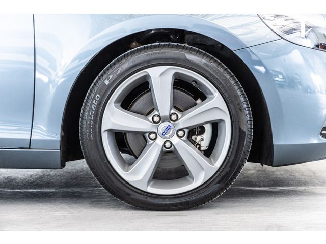 VOLVO V40 2013 Image 31