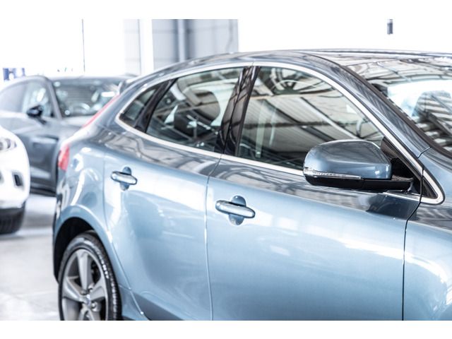 VOLVO V40 2013 Image 31