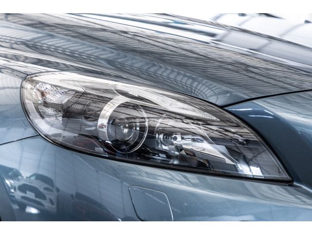 VOLVO V40 2013 Image 31