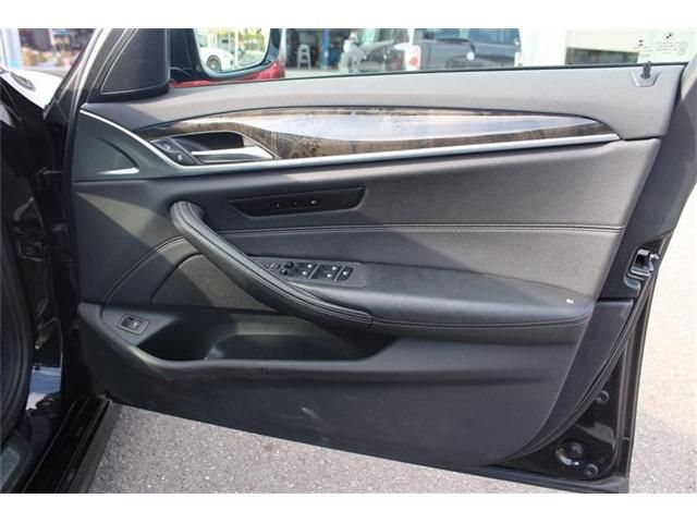 BMW 5SERIES SEDAN 2017 Image 31