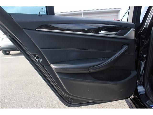 BMW 5SERIES SEDAN 2017 Image 31