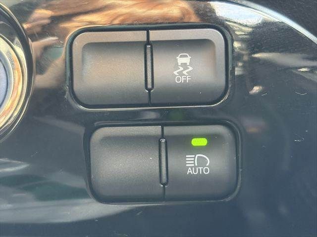 TOYOTA PRIUS PHV 2018 Image 31