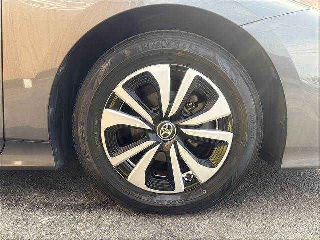 TOYOTA PRIUS PHV 2018 Image 31