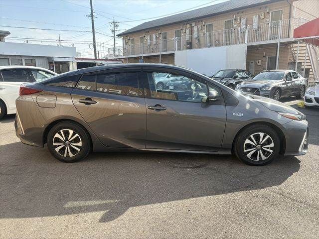 TOYOTA PRIUS PHV 2018 Image 31