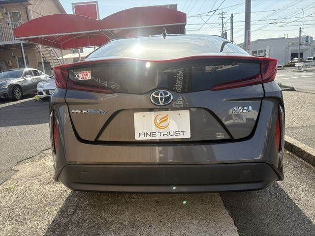 TOYOTA PRIUS PHV 2018 Image 31