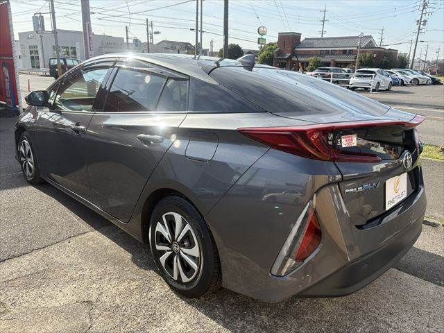 TOYOTA PRIUS PHV 2018 Image 31