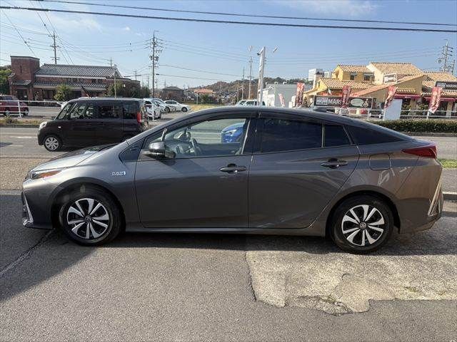 TOYOTA PRIUS PHV 2018 Image 31