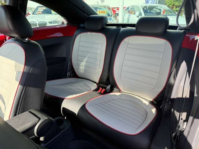 VOLKSWAGEN THE BEETL 2018 Image 31