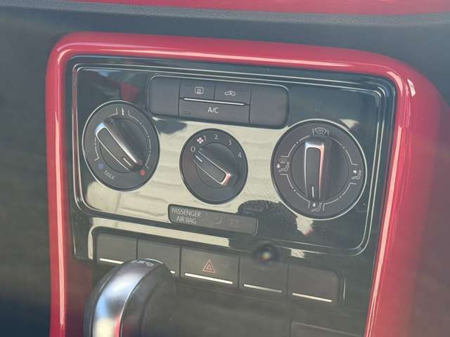 VOLKSWAGEN THE BEETL 2018 Image 31