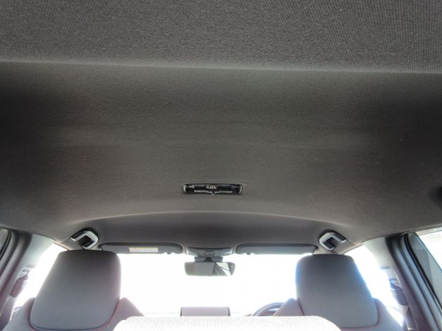 TOYOTA COROLLA SPORT HYBRID 2018 Image 31