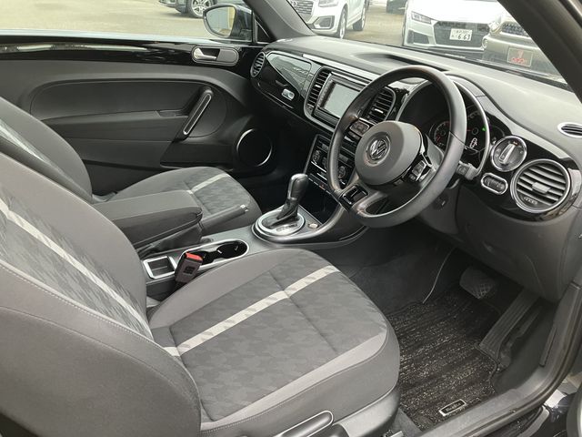VOLKSWAGEN THE BEETL 2018 Image 31