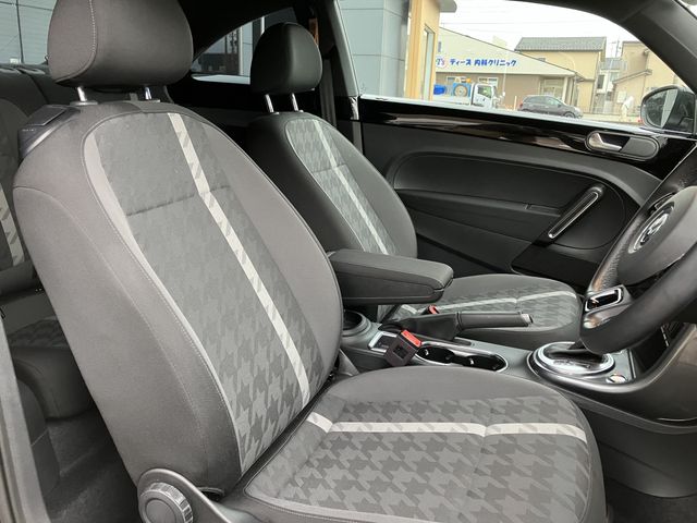 VOLKSWAGEN THE BEETL 2018 Image 31