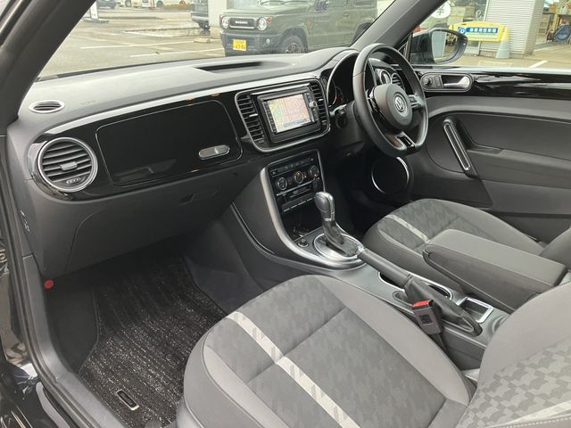 VOLKSWAGEN THE BEETL 2018 Image 31