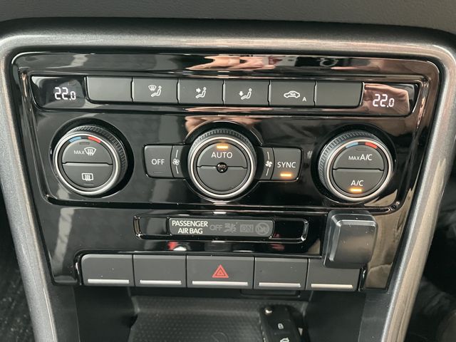 VOLKSWAGEN THE BEETL 2018 Image 31