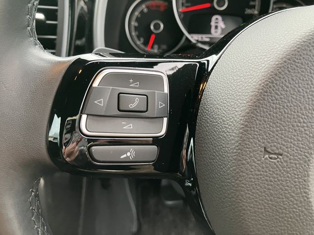 VOLKSWAGEN THE BEETL 2018 Image 31