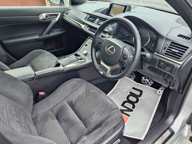 TOYOTA LEXUS CT200H 2015 Image 31