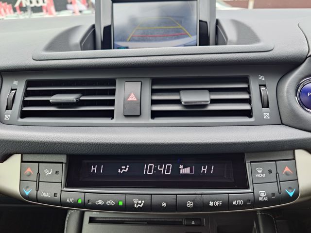 TOYOTA LEXUS CT200H 2015 Image 31