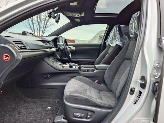 TOYOTA LEXUS CT200H 2015 Image 31