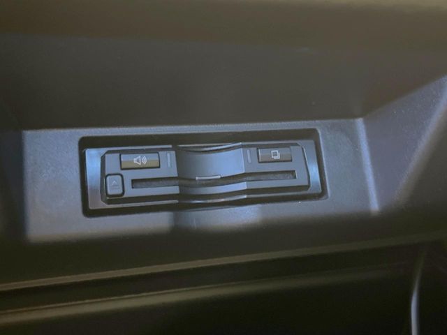 TOYOTA HARRIER HYBRID 2015 Image 31