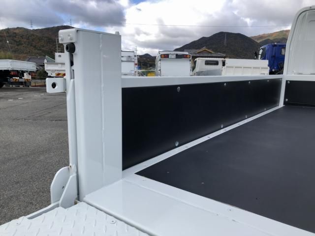 MITSUBISHI CANTER 2025 Image 31