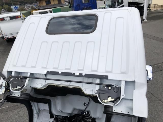 MITSUBISHI CANTER 2025 Image 31