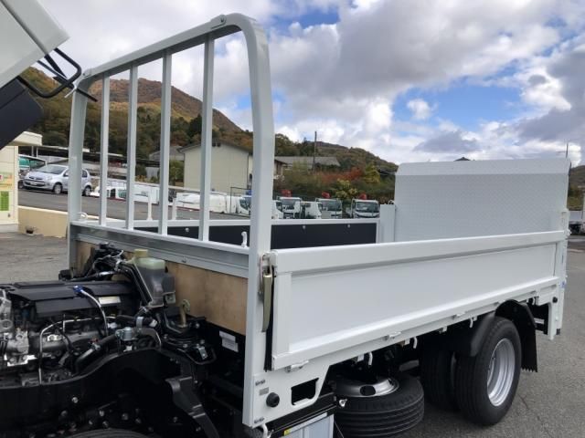 MITSUBISHI CANTER 2025 Image 31