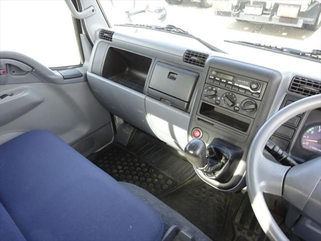 MITSUBISHI CANTER 2010 Image 31