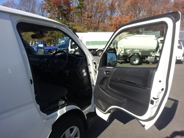 TOYOTA HIACE 2018 Image 31