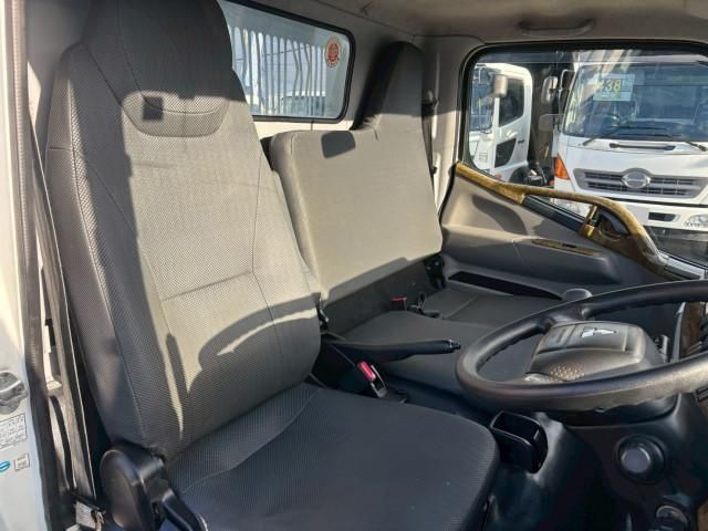 MITSUBISHI CANTER 2018 Image 31