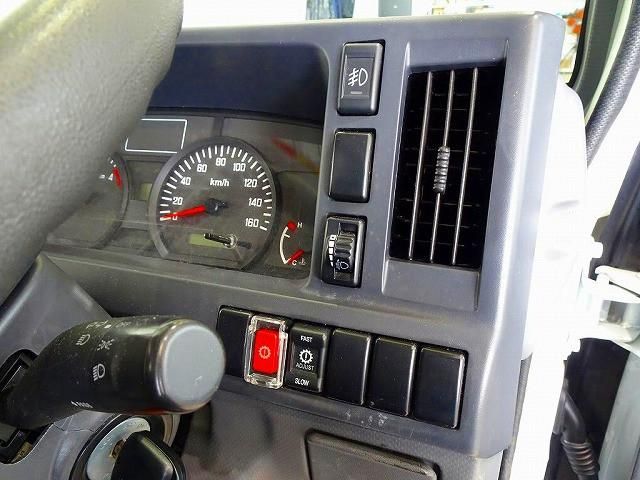 ISUZU ELF 2018 Image 31