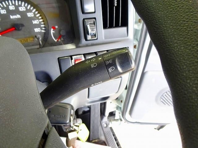 ISUZU ELF 2018 Image 31