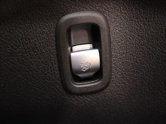 MERCEDES BENZ C CLAS 2023 Image 31