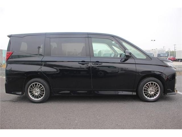 TOYOTA NOAH HYBRID 2023 Image 31