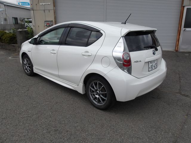 TOYOTA AQUA 2013 Image 31