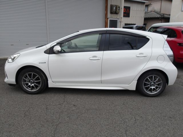 TOYOTA AQUA 2013 Image 31