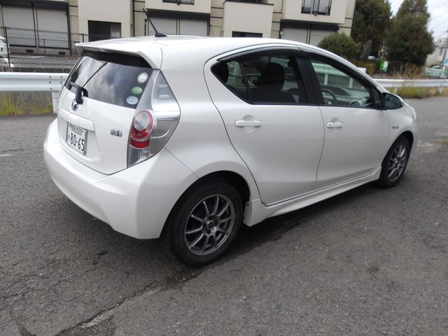 TOYOTA AQUA 2013 Image 31